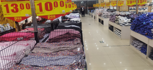 萬(wàn)客來(lái)服裝超市 平價(jià)時(shí)尚，惠動(dòng)全城